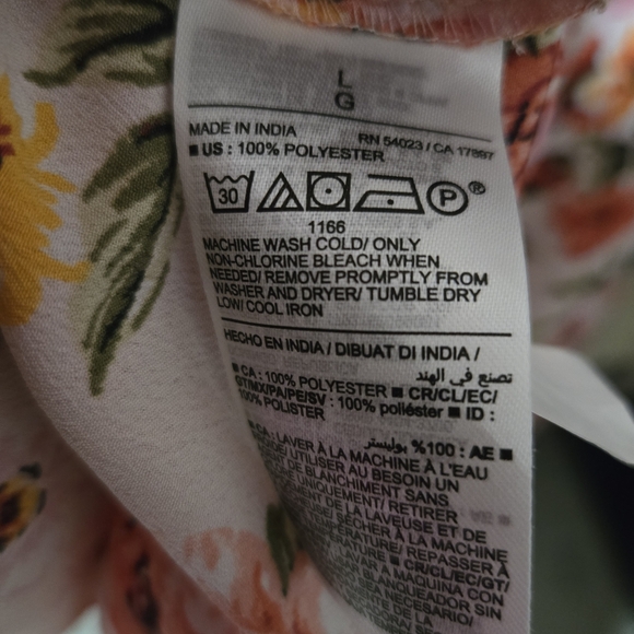 Old Navy Floral Ruffle Blouse - Picture 5 of 5